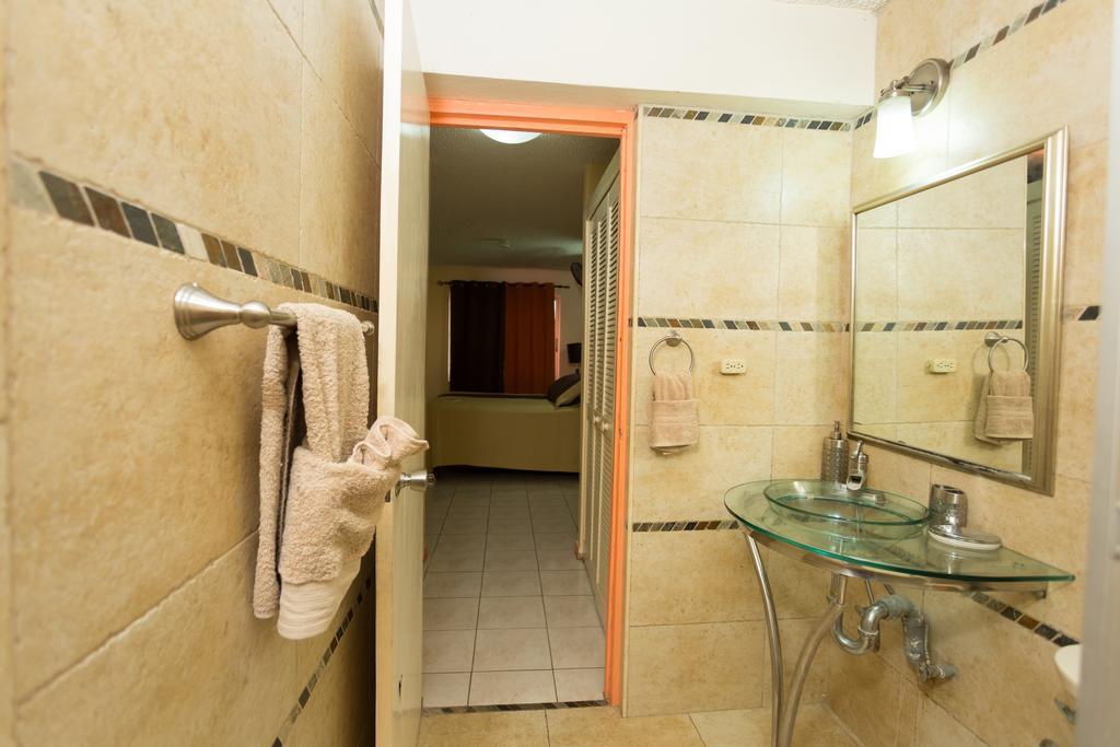 Cozy Accommodations Kingston Luaran gambar