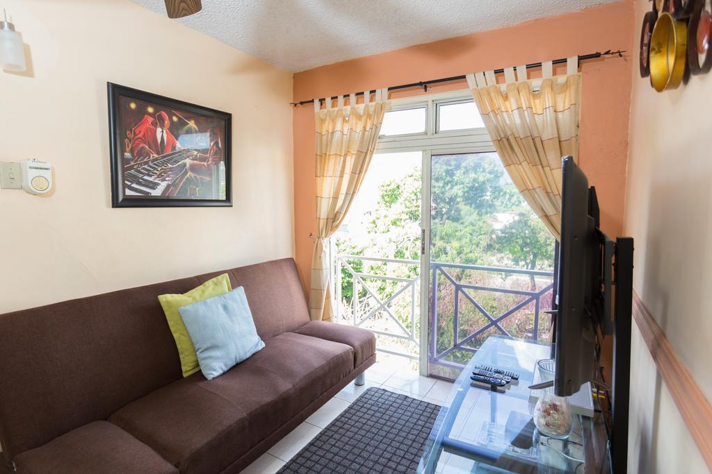 Cozy Accommodations Kingston Luaran gambar