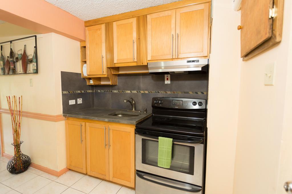 Cozy Accommodations Kingston Luaran gambar