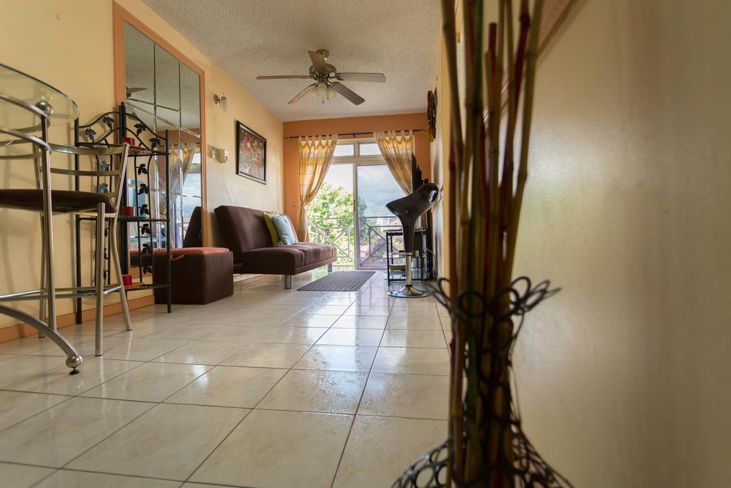 Cozy Accommodations Kingston Luaran gambar
